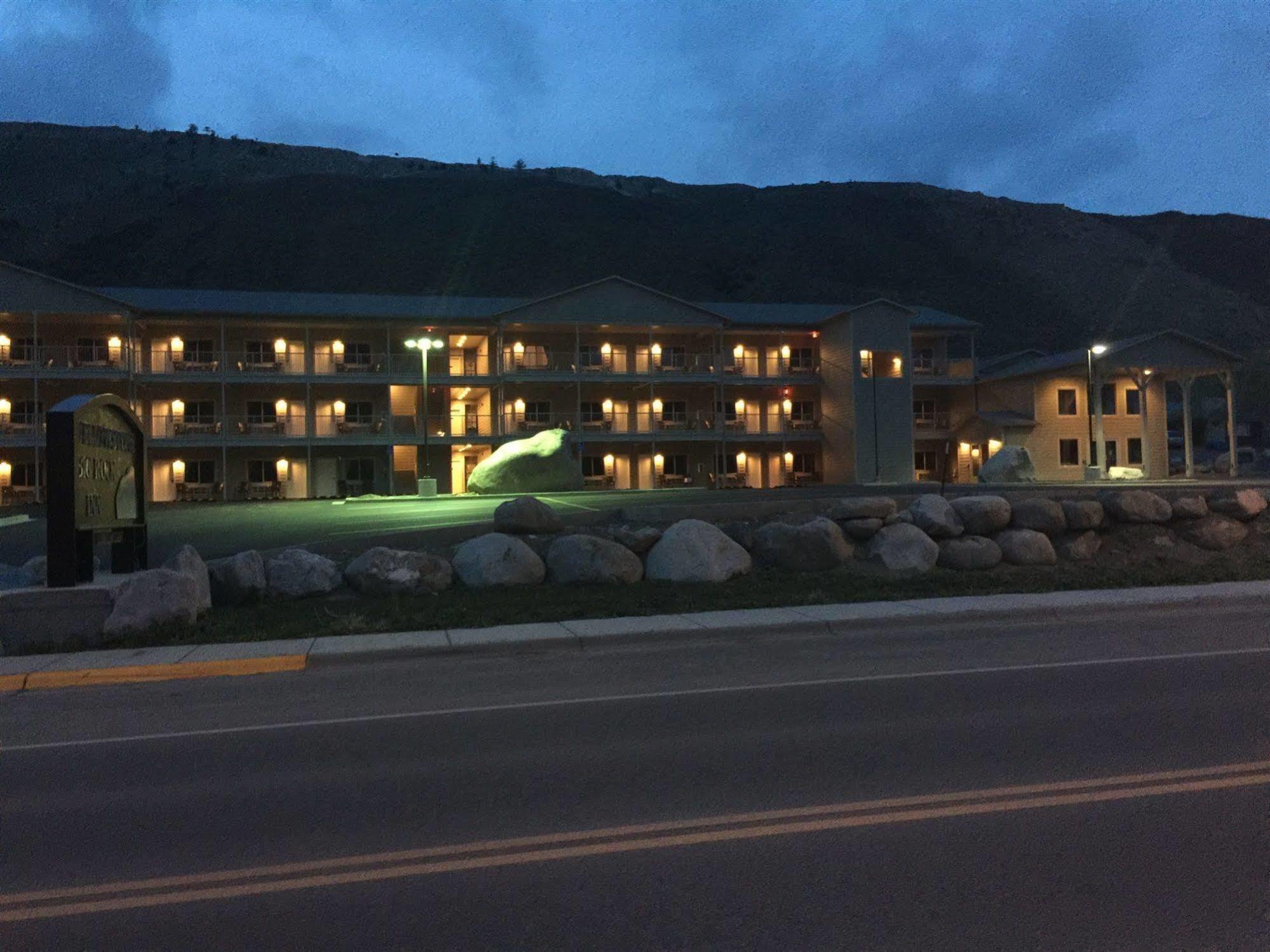 Yellowstone Big Rock Inn Gardiner Eksteriør billede
